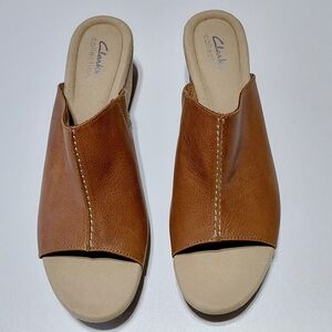 CLARKS Giselle  Orchid Women's Leather Tan Wedge Sandal Size 10M